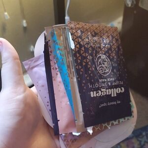 Plump & Smooth Face Mask - Gold and Brown